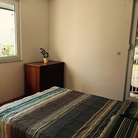 Mia's Place * Split