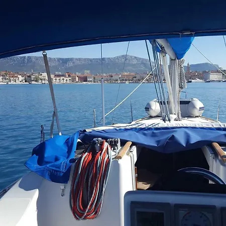 Mia's Place * Split