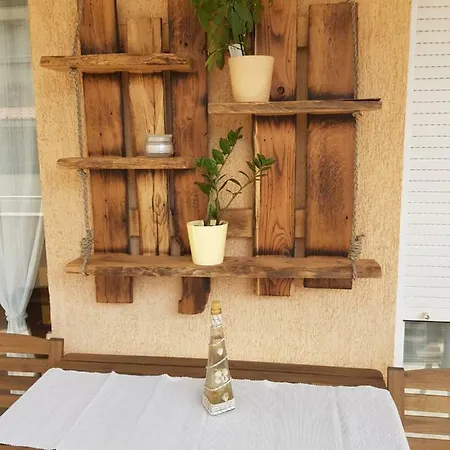Mia's Place Split