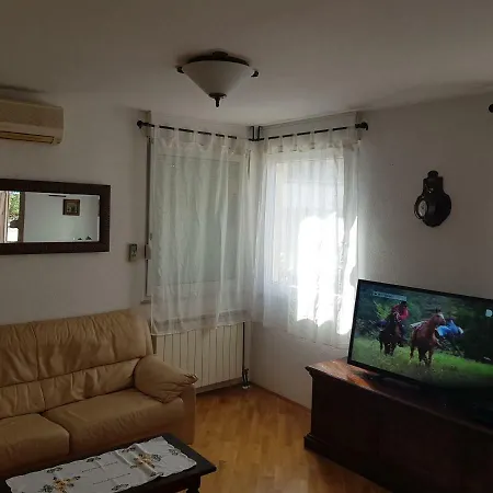 Mia's Place Split