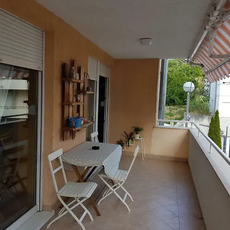 Mia's Place * Split