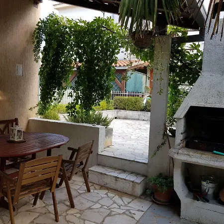 Mia's Place * Split